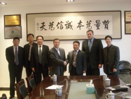 Majlis Menandatangani Antara Industri Berat Shandong Xinjia dan Pelanggan Ukraine